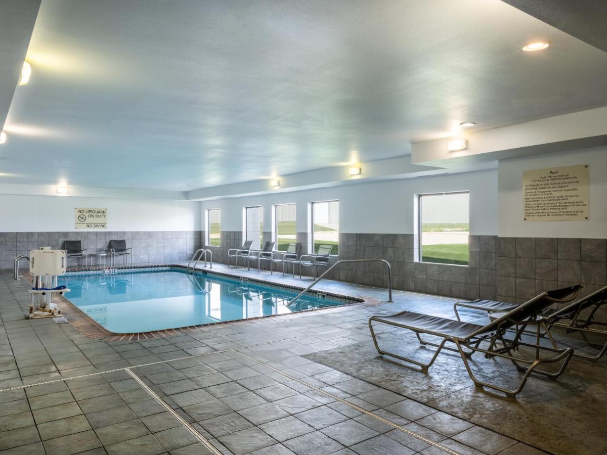 Hampton Inn & Suites Сидар-Рапидс Экстерьер фото
