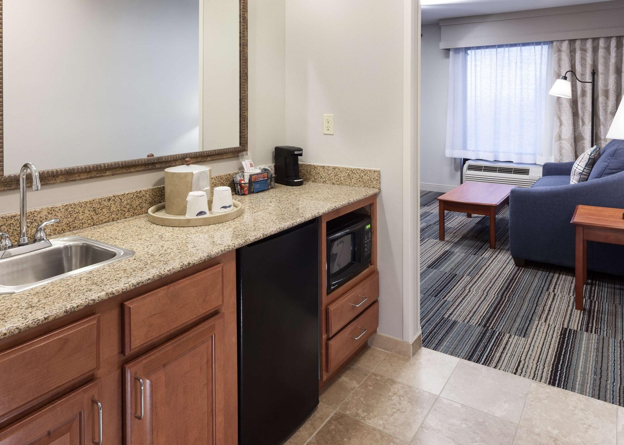 Hampton Inn & Suites Сидар-Рапидс Экстерьер фото