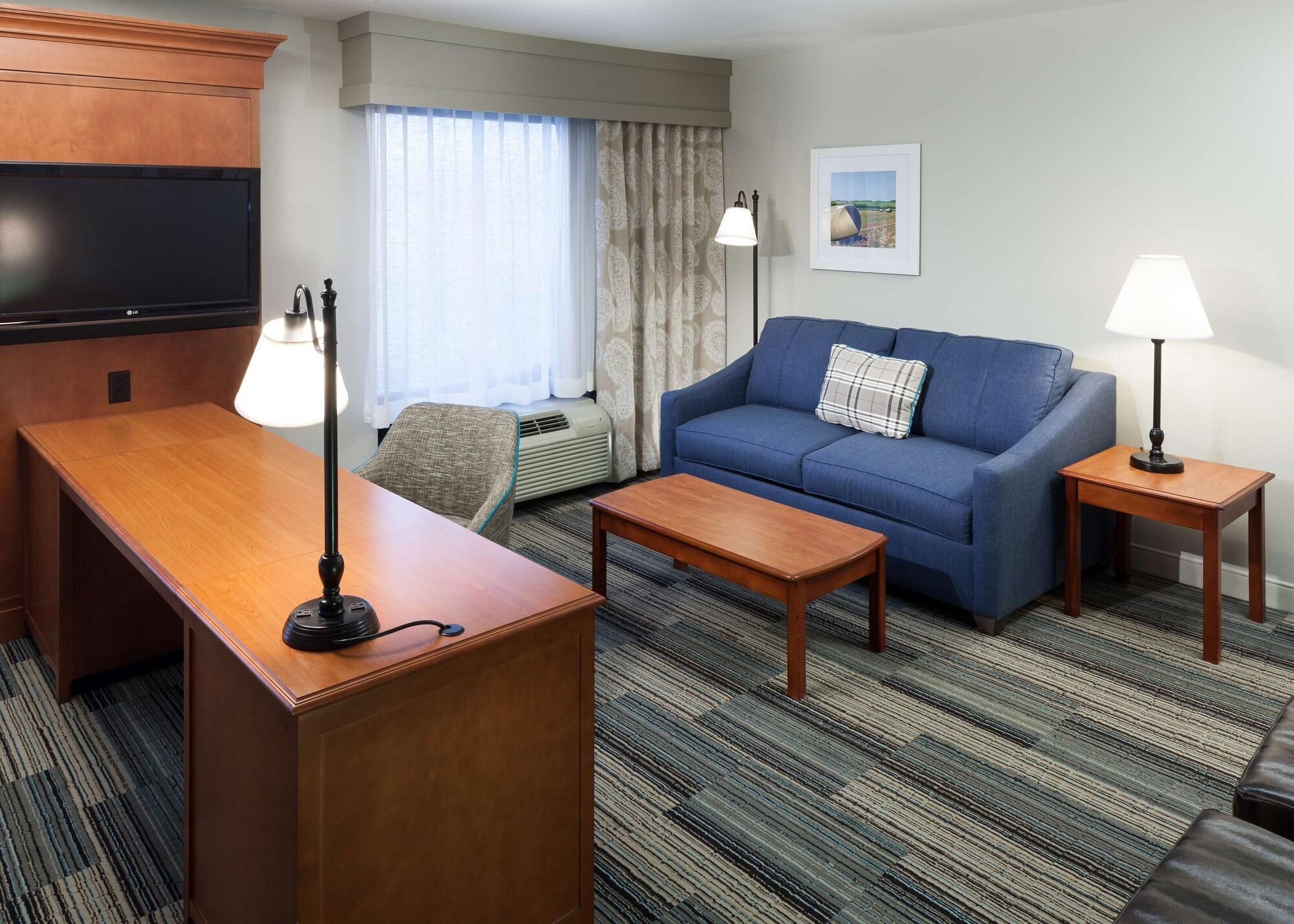 Hampton Inn & Suites Сидар-Рапидс Экстерьер фото
