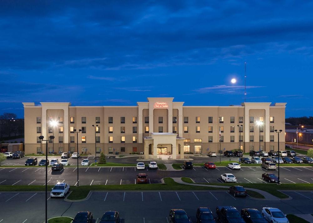 Hampton Inn & Suites Сидар-Рапидс Экстерьер фото